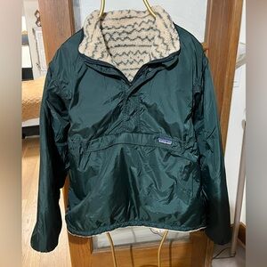 Patagonia Green Jacket reversible to Sherpa